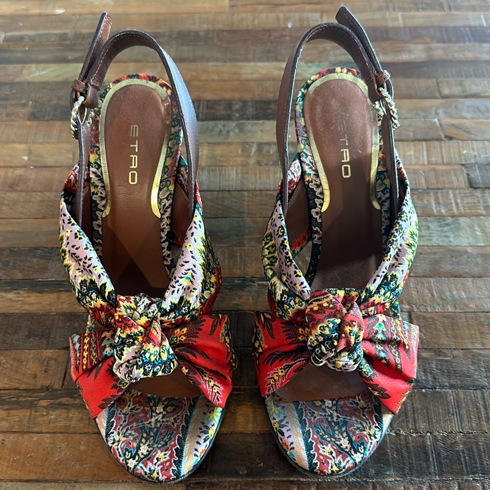 Beautiful Etro block heels with knot detail